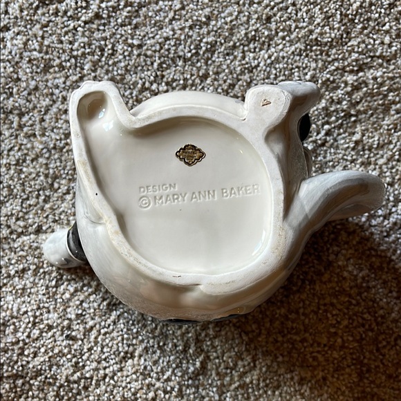Charming Cat Teapot with Striped Tie